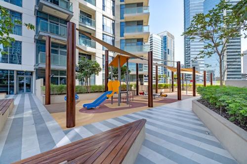 Vogue Downtown Dubai Spacious one Bedroom Apartment with Balcony Amazing Burj view from the swimming pool located Bellevue tower walkable to burj khalifa and the dubai mall, Dubai (foto 8)