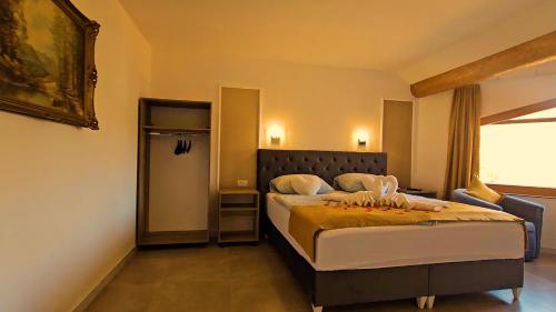 King Room with Lake View room in Wellness Spa Hotel Zeleni Raj