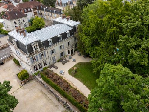 Logis Hôtel Les Maréchaux