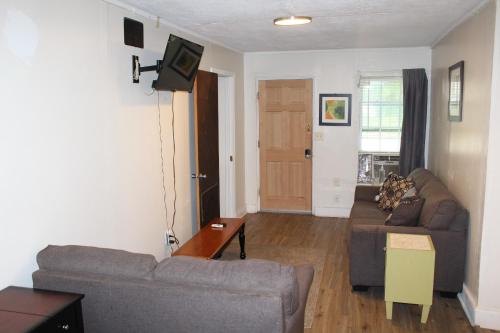 HISTORIC HILL APT2 Downstairs in Tuskegee, USA
