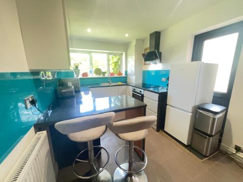 2BR Comfortable Spacious Furnished Property with Parking in Hughenden