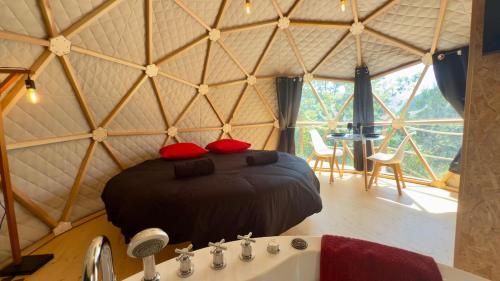 Tiny Dôme & Balnéothérapie (Tiny Dome & Balneotherapie) in L'Escarène