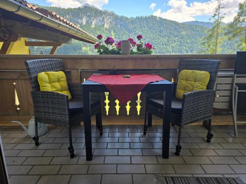 ทัศนียภาพ, EINZIGARTIG, Bergblick, Erholung PUR, Komfort, Balkon, WOHNZIMMER, 2 SCHLAFZIMMER, ruhig in รูทเท