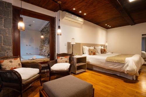 Premium Suite with Spa Bath and Fireplace image 7