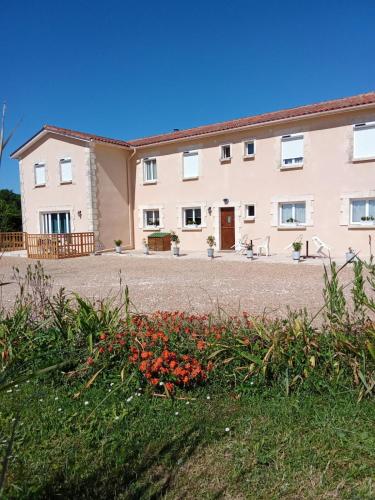 Le Clos de Bourdeilles chambre 1 avec wifi in Μπραντόμ