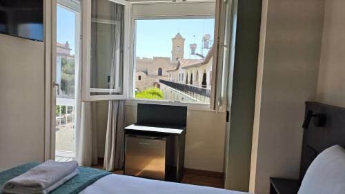 Double Room with Balcony image 1