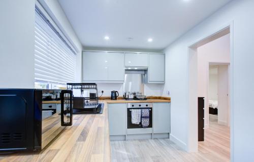 Sleek 3 Bedroom 6 Beds 2 Bath Home in Colchester