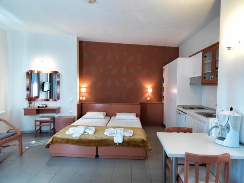 Elia Apartments - Photo 2