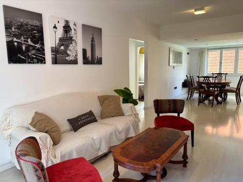 Gran Depto Central, Playa & Teatros a Pasos