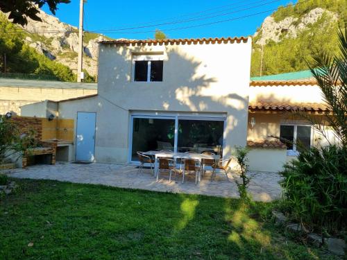 Villa 170M2 Piscine Parc des calanques 10 min Stade velodrome in Marseille, 9e arrondissement