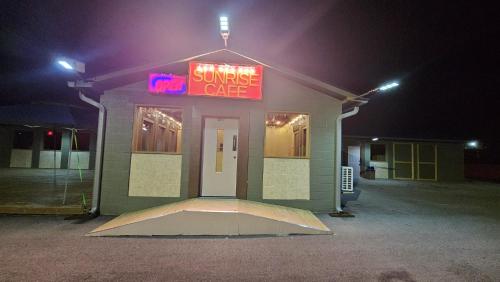 ห้องอาหาร, Tennessee Motel in แครีวิลล์