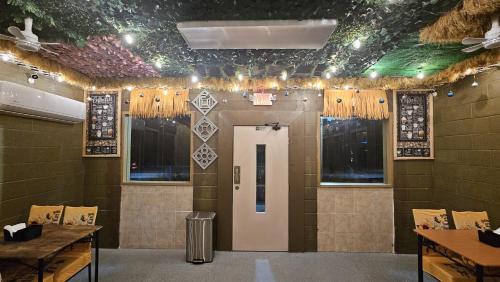 ห้องอาหาร, Tennessee Motel in แครีวิลล์