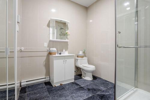 Spacious Studio on Bishop - Hot Spot Dtown MTL, Монреаль (фото 6)