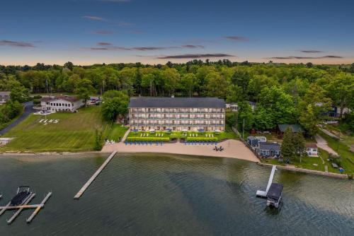 Beachfront Hotel Houghton Lake in Houghton Lake, USA