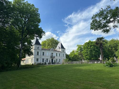 Château Guirotte chambre d'hôte Sainte-Colombe-en-Bruilhois