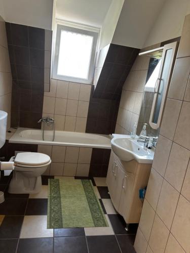 Fürdőszoba, Villa Fortuna Balatonberény (Villa Fortuna Balatonbereny) in Balatonberény