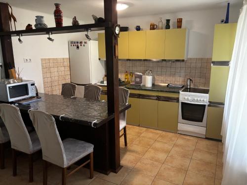 Konyha, Villa Fortuna Balatonberény (Villa Fortuna Balatonbereny) in Balatonberény