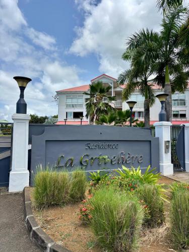 Exterior view, Precious Jungle, a seulement 5 min de Destreland in Baie-Mahault