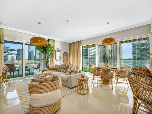 Luxury Spacious 2 Bedroom Private Beach and Views, Dubái