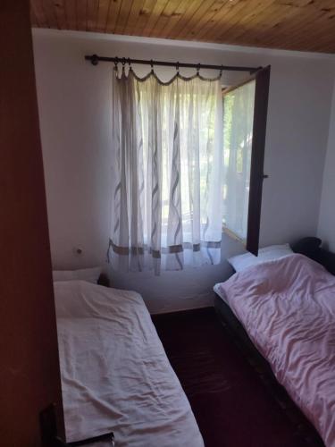 . Honeyhouse Tjentiste, Foca