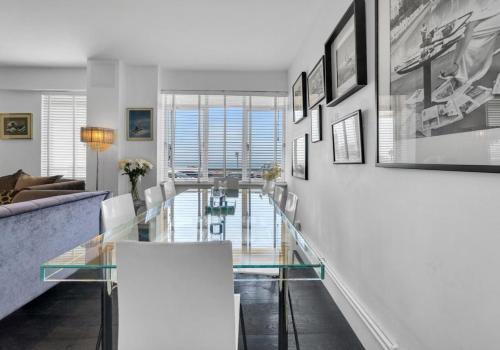 Deco Seafront | By My Getaways - Brighton