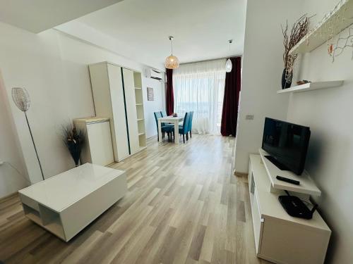 Summerland Mamaia - main image