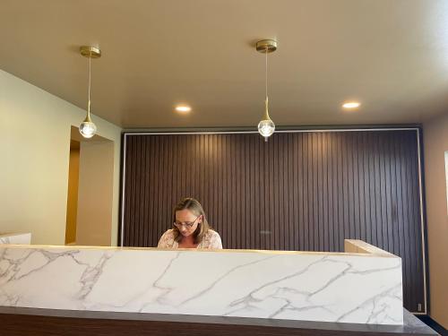 Four Seasons Inn - image 12
