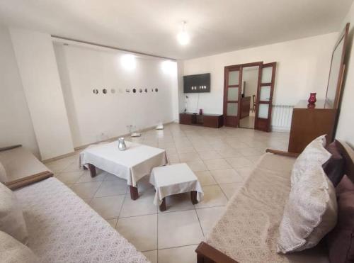 IMMO SERVICES Appartement T4 Oran Centre in Hai Menaouer