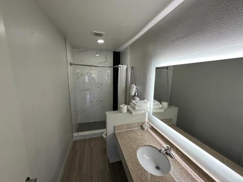 Summit Inn - image 7