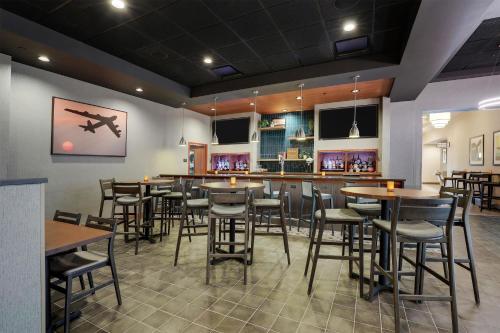 Drury Inn & Suites Dayton North - image 9