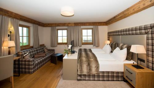 Deluxe Double or Twin Room with Mountain View