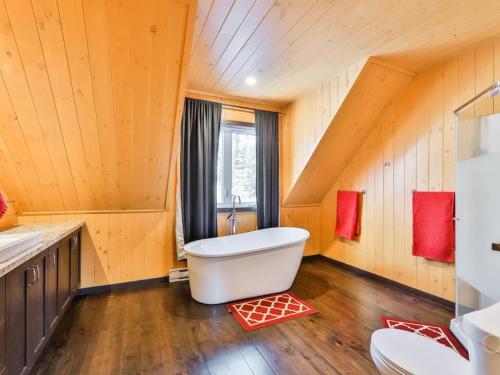 Le Grand Chene - Lake Spa & Forest Fun in Grenville-Sur-La-Rouge (QC)