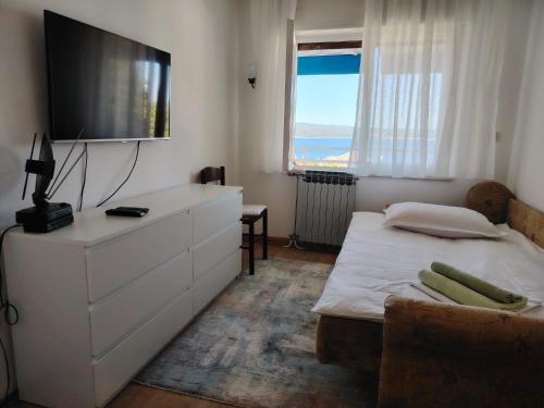 Three-Bedroom Apartment image 5