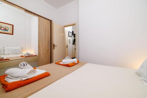 One-Bedroom Apartment image 4
