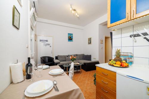 One-Bedroom Apartment image 9