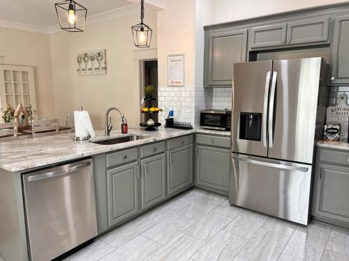 ห้องครัว, Historic Vibes, Modern Comfort in เอเธนส์ (AL)