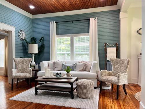 Historic Vibes, Modern Comfort in เอเธนส์ (AL)