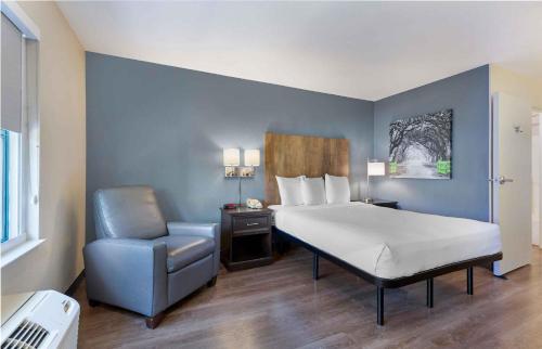 Studio with 1 King Bed - Non-Smoking