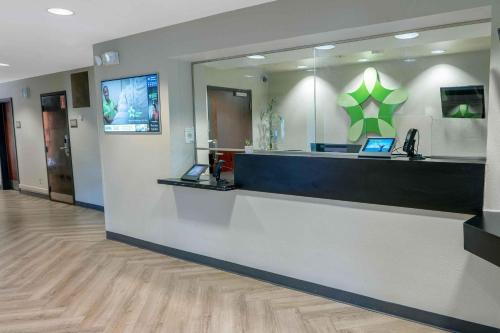 Lobby, Extended Stay America Suites - Phoenix - Biltmore in Camelback Corridor