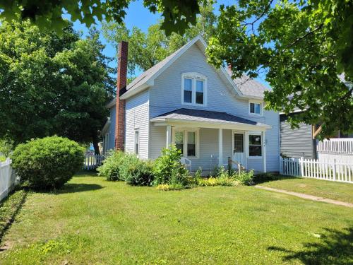 Centennial House - Great Location With Lakeview! in Beulah, Vereinigte Staaten von Amerika