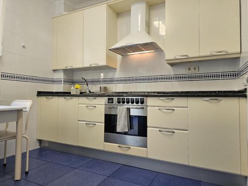 Bright apartment in Parque Etxebarria with parking, Bilbao (photo 6)