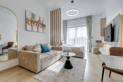 GLOBALSTAY Stylish Apt - Pool, Gym, Free Parking - Elysee 3, Dubaï