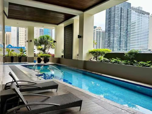 Central Stay W/ King Bed Near Greenbelt | 55-in Tv - Manila