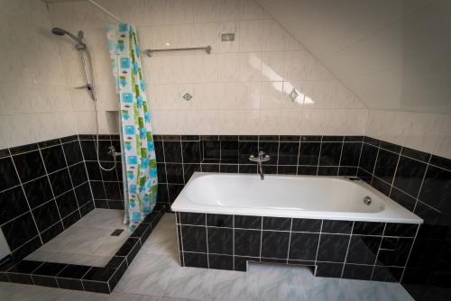 Vannas istaba, Karkles Villa - Prie Juros in Karkle