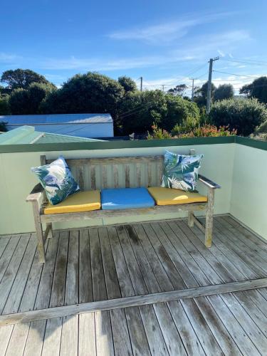 ระเบียง/ชานเรือน, Sunny cosy getaway near beach in เปคาคาริกิ