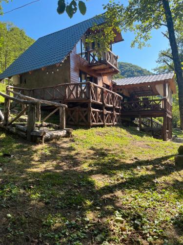 Viesnīcas āriene, Villa lugela in Tsalenjikha