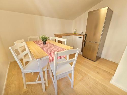 Old Town Modern Charm Apartment in Hall in Tirol