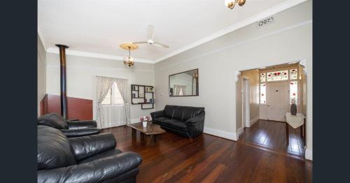 " Roseneath" Queen Room with Private Bathroom in Northam