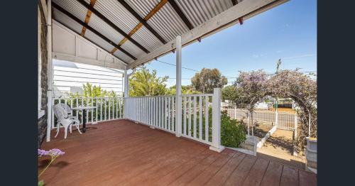 " Roseneath" Queen Room with Private Bathroom in Northam