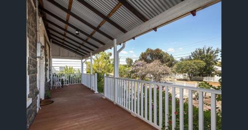 " Roseneath" Queen Room with Private Bathroom in Northam